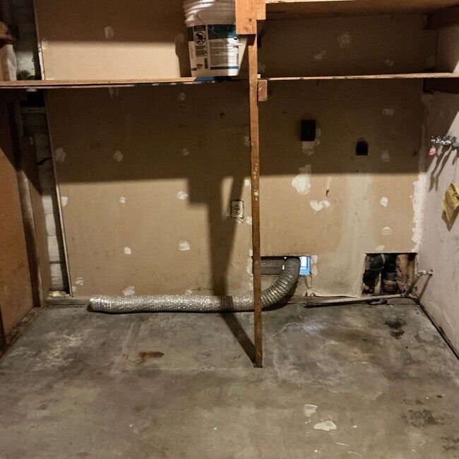 Building Photo - Washington (1004-1008)