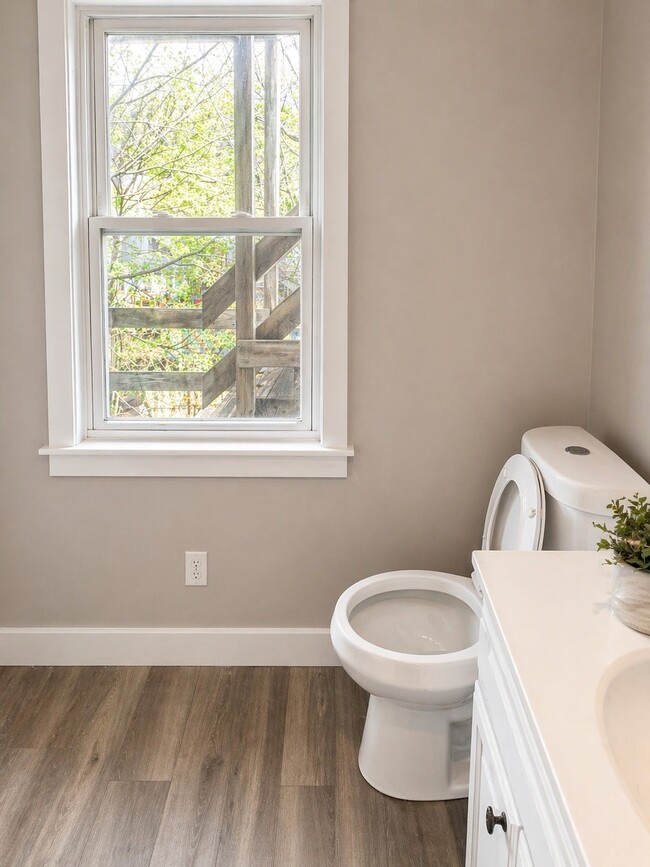 Building Photo - 8 Roosevelt Ave