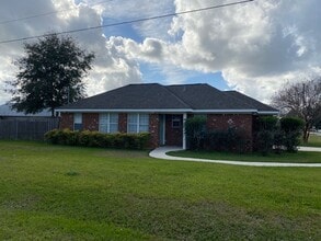 Building Photo - AVAILABLE FULL BRICK IN ROBERTSDALE