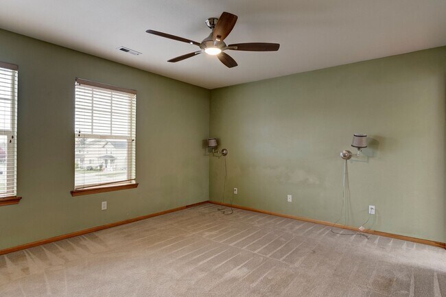 Building Photo - 3-bedroom, 2.5-bathroom Pet Friendly Home