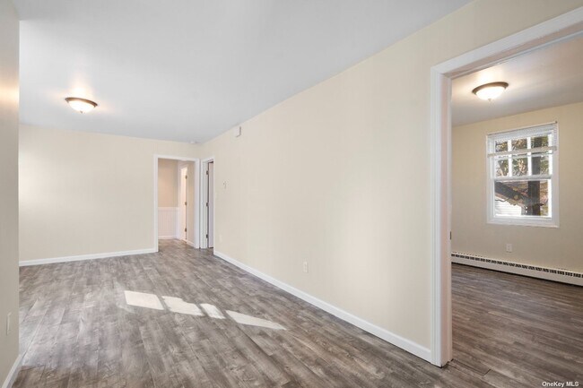 Building Photo - 14 Corona Rd