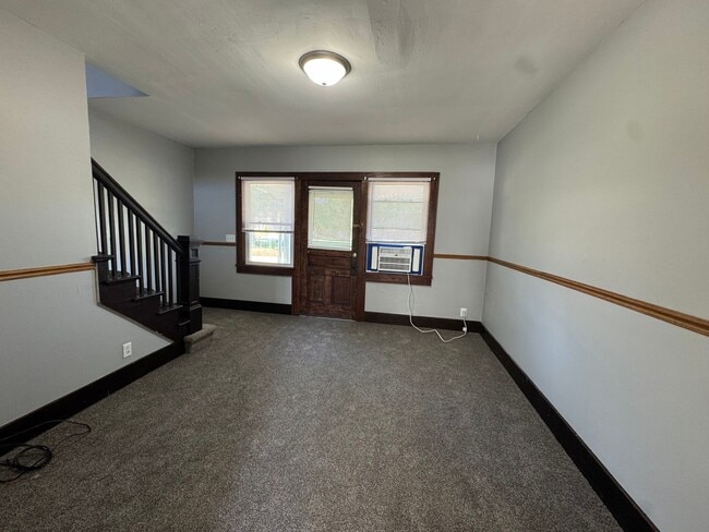 Building Photo - For Rent – Pet-Friendly 2 Bed, 1 Bath Town...