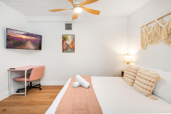 Building Photo - 1336 NE 14th Ave