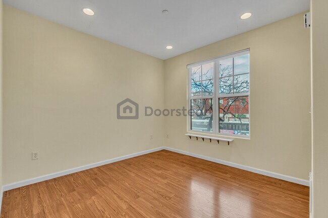 Building Photo - 1121 40th St