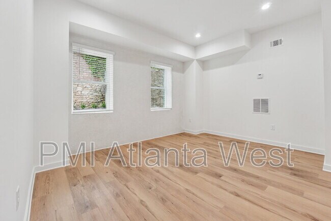 Building Photo - 750 Cascade Pl SW