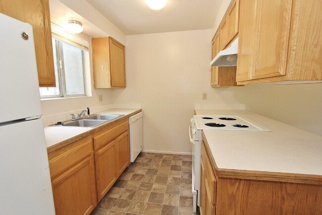 Building Photo - 733 N 28th St