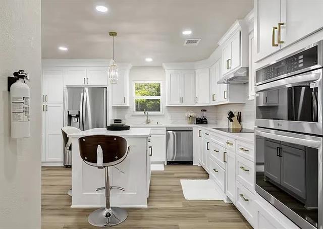 Building Photo - 9690 Fallbrook Dr