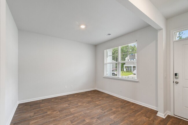 Building Photo - Charming 4 Bed Rental Home Located in Cypr...