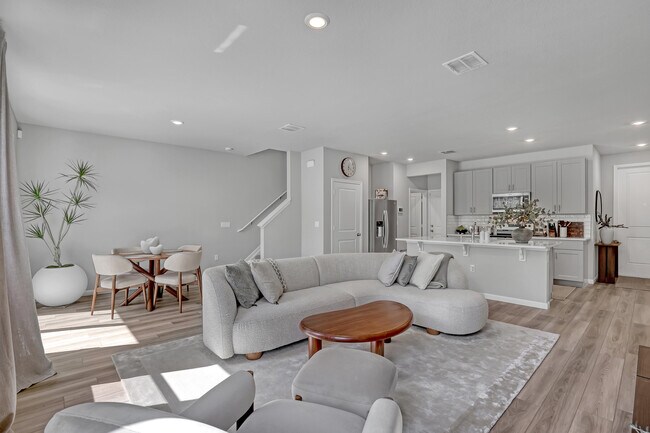 Building Photo - 5648 SE Edgewater Cir