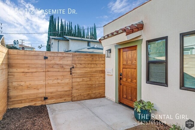 Building Photo - 1454 1/2 Yosemite Dr.-