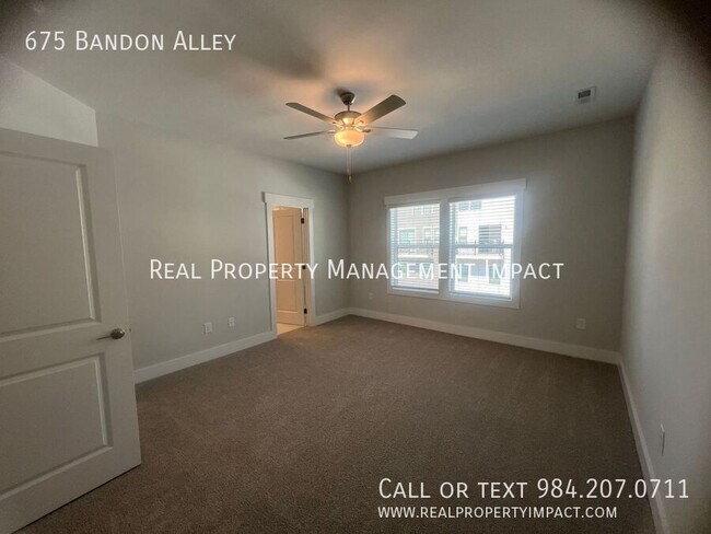 Building Photo - 675 Bandon Aly