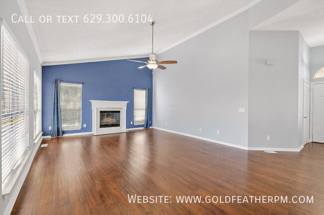 Building Photo - 905 Split Oak Dr