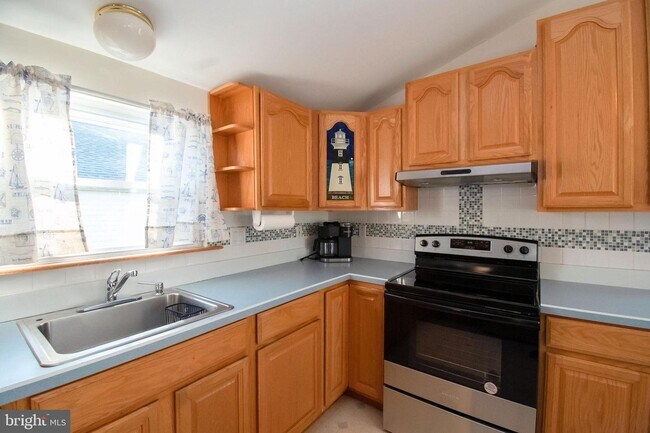 Building Photo - 100 Sheridan Square