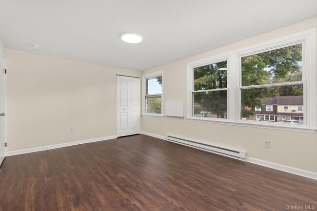 Building Photo - 500 NY-299
