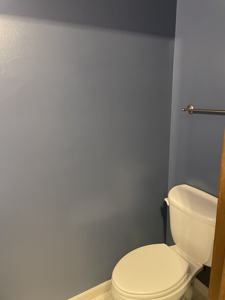 Building Photo - 3240 Brookview Way