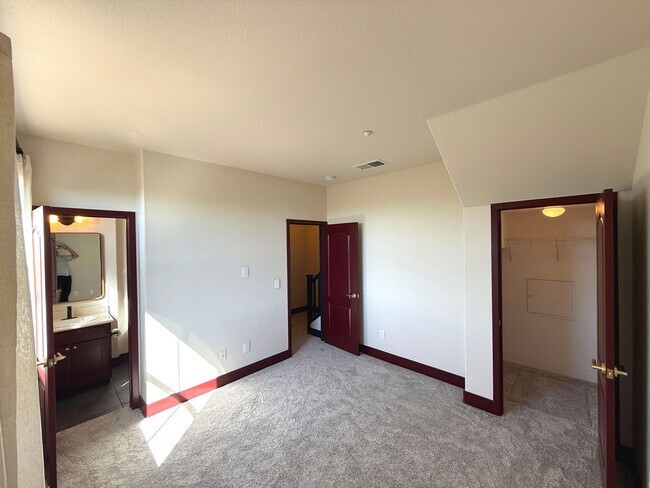 Building Photo - NEW CONSTRUCTION HUGE 1800sf 3BR/3BA 2GR C...
