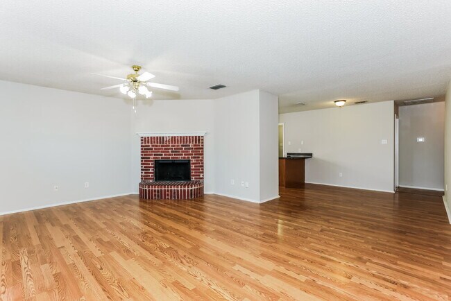 Building Photo - 617 Sawyer Dr