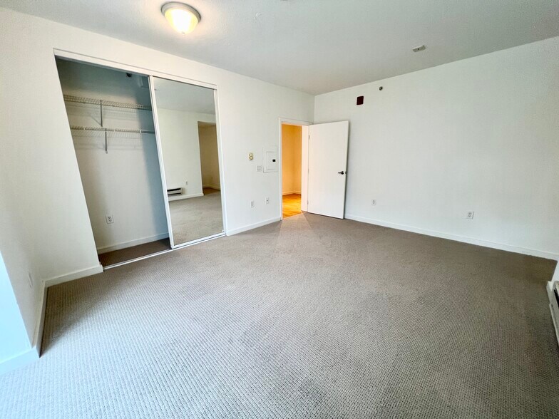 Building Photo - 900 Van Ness Ave