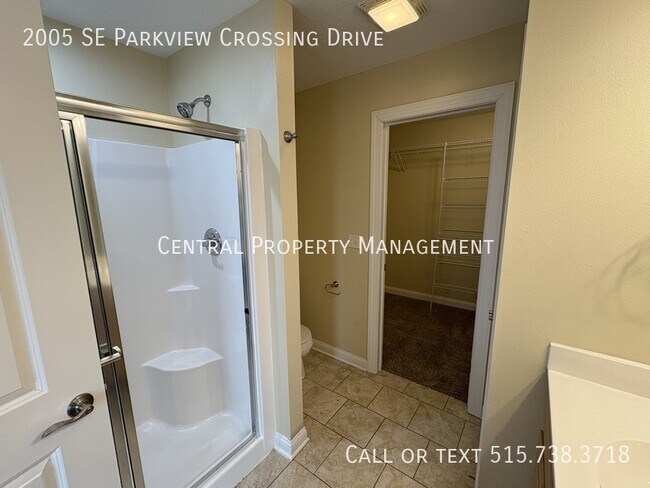 Building Photo - 2005 SE Parkview Crossing Dr