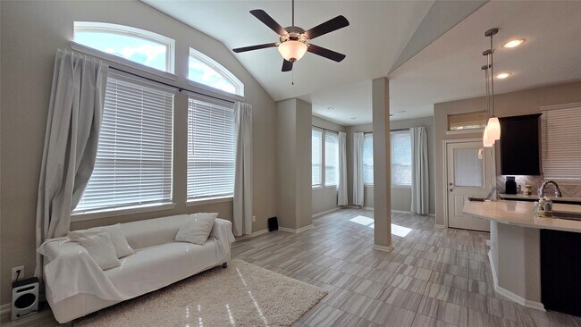 Building Photo - 28056 Rocky Heights Dr