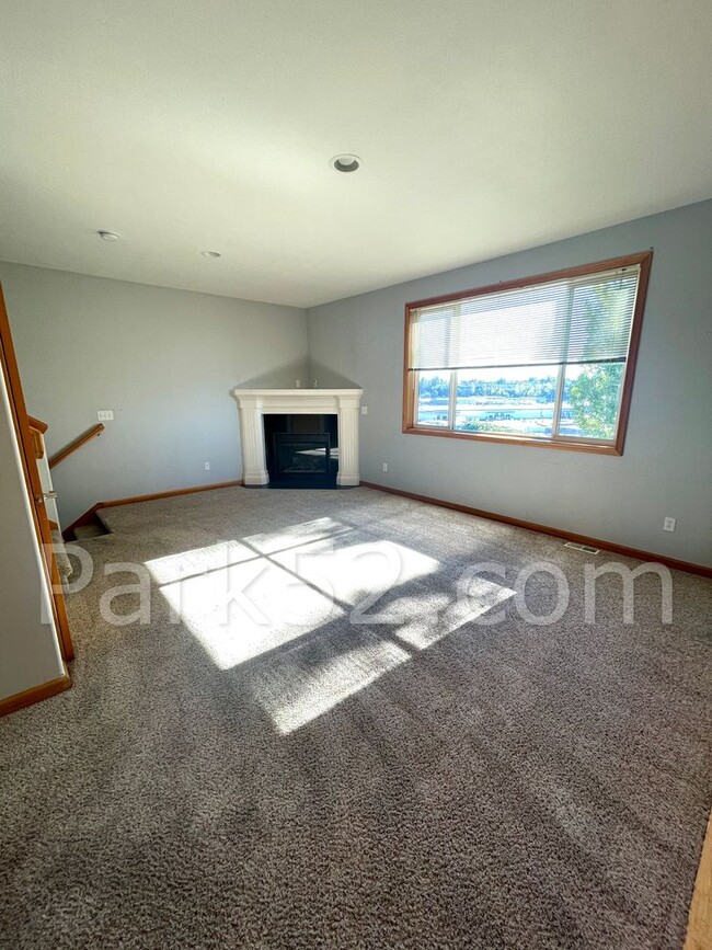 Building Photo - $250 OFF - 3 Bedroom Townhome in Tacoma