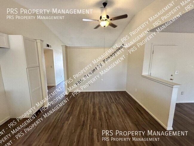 Building Photo - 3226 N Sycamore Pl