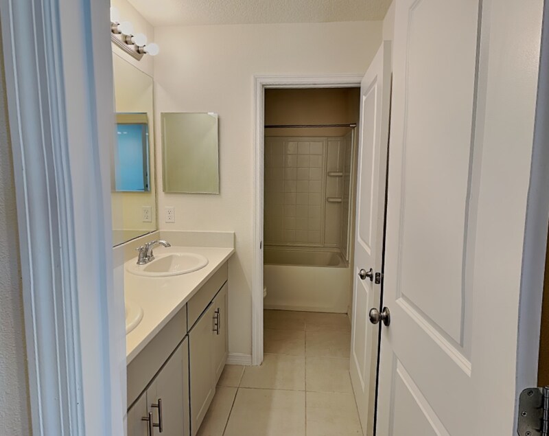 Building Photo - 3880 Fescue St