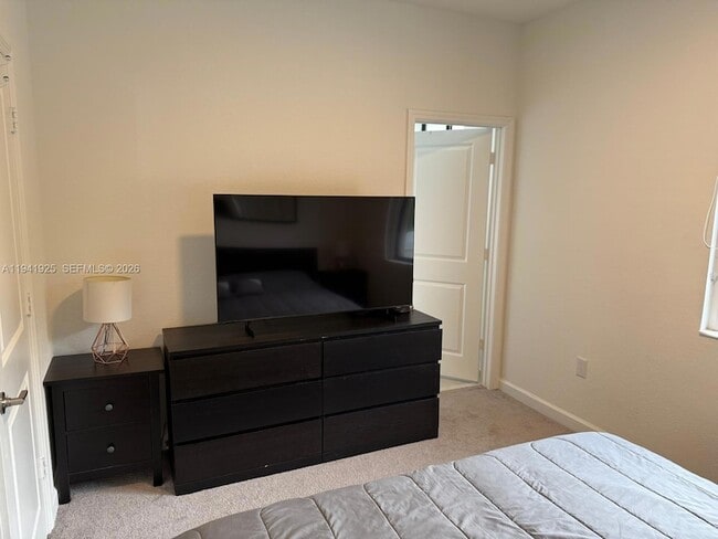 Building Photo - 887 NE 211th St