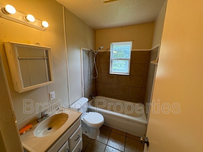 Building Photo - 503 N Beaumont St