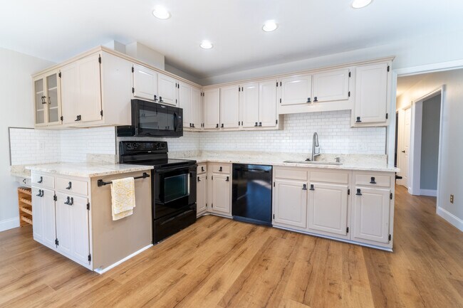 Building Photo - 5603 Ventura Dr