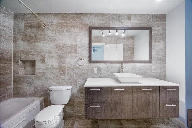 Building Photo - 802 Prince Valiant Dr