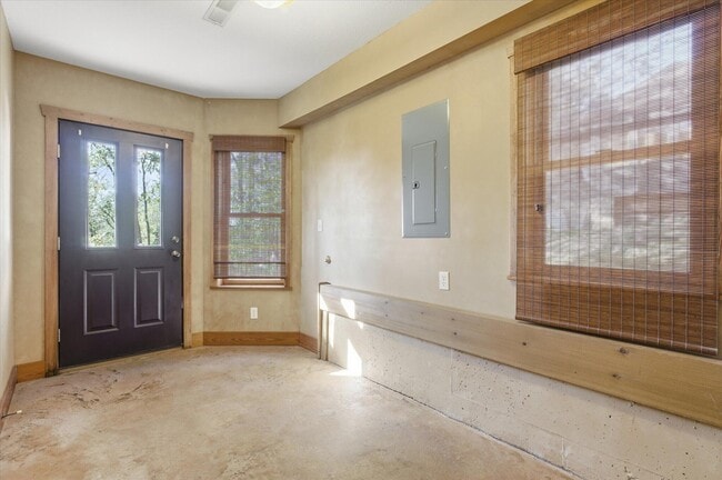 Building Photo - 102 N Gaw St