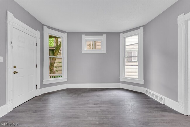 Building Photo - 2050 W 83rd St