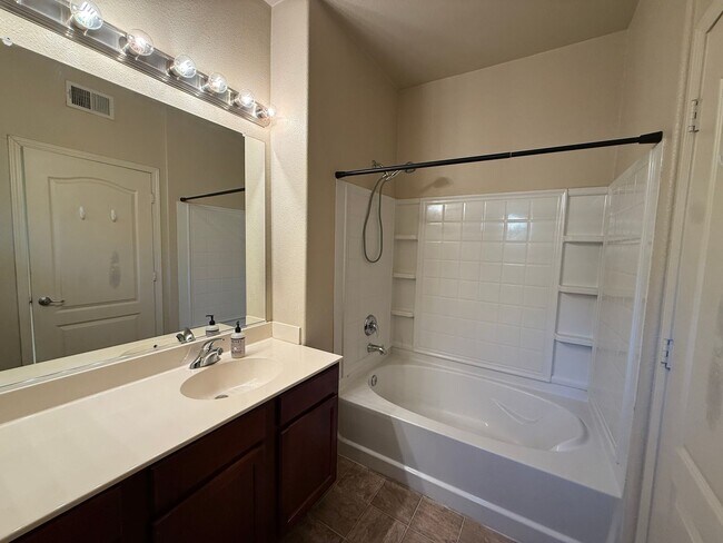 Building Photo - Sophisticated Charm in Natomas w/ $300 off 1st Month of Rent