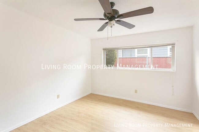 Building Photo - Remodeled 1BR/1BA in the Overlook Neighbor...
