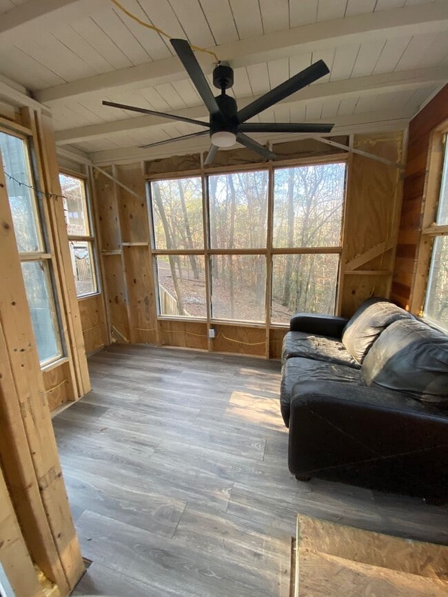 Building Photo - Unique Home in Perry