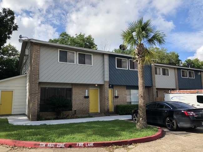 Primary Photo - Skylark Townhomes
