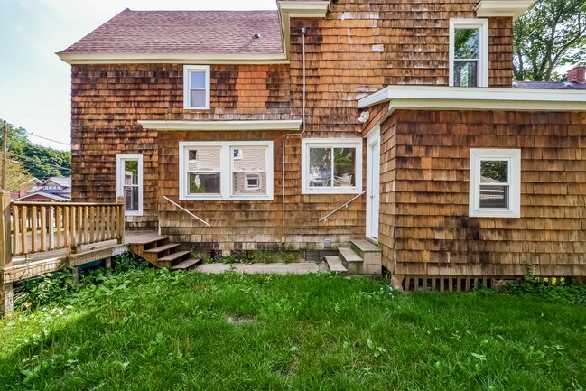 Building Photo - 227 Valley Ave NW