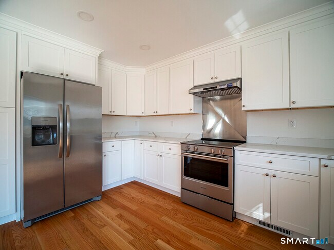 Building Photo - 44 Mettler St
