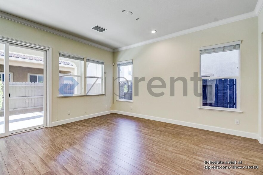 Building Photo - 941 Bracken Ct