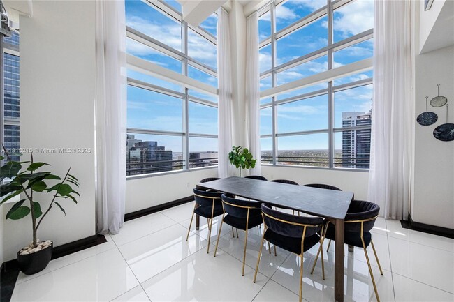 Primary Photo - 1395 Brickell Ave