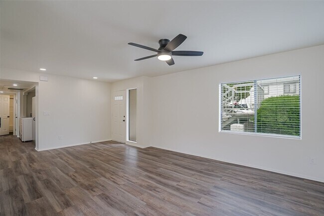 Building Photo - 2 bedroom, 2 bath condo near the airport