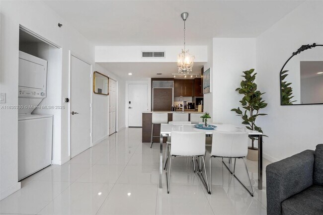 Building Photo - 485 Brickell Ave