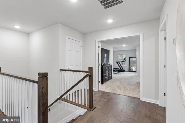 Building Photo - 619 America Dr