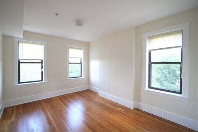 Building Photo - 881 Massachusetts Ave