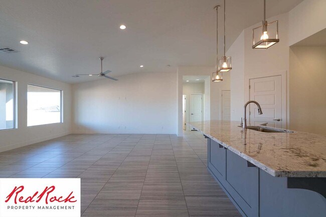 Building Photo - Incredible 3 Bedroom, 2 Bathroom Property ...