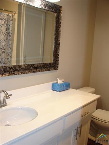 Building Photo - 423 Top Hill Dr