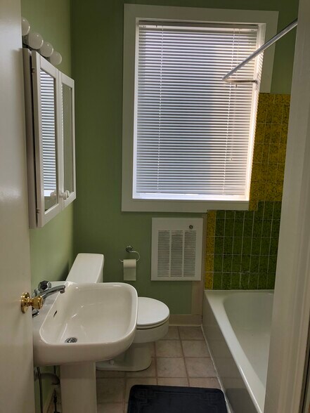 Bathroom - 367 Lehigh Ave