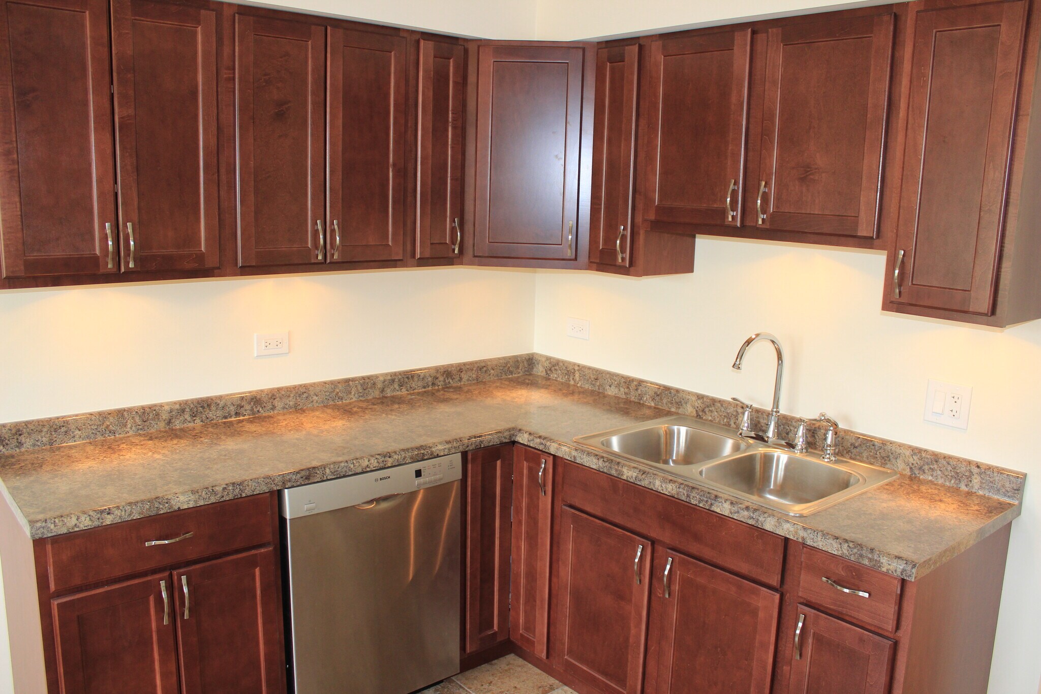 Building Photo - 14437 S Ravinia Ave