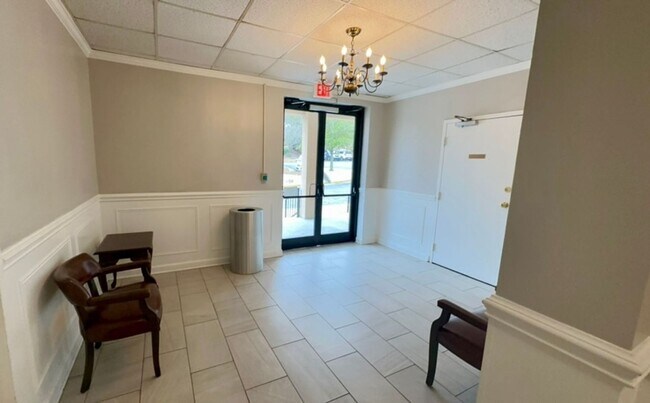 Building Photo - Newly Renovated Condo Located In Highly Desirable Area Of Forest Acres!